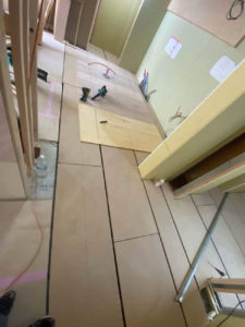 東京都世田谷区のマンションにて、置床工事を行いました。（乾式二重床）【秀和建工】