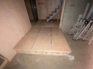 東京都渋谷区の戸建住宅にて、新築工事に伴う置床工事を行いました。（フクビ化学工業フリーフロアCPF）【秀和建工】