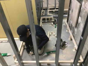 東京都渋谷区の美容室にて、置床工事を行いました。（乾式二重床）【秀和建工