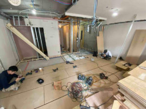 東京都渋谷区のマンションにて、1day置床工事を行いました。（フリーフロアCP）【秀和建工】