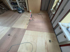 東京都北区の戸建住宅にて、改修工事に伴う置床工事を行いました。（乾式二重床）【秀和建工】