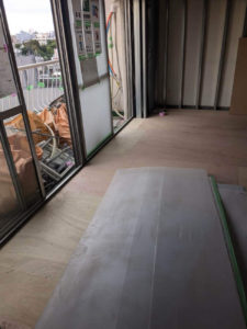 東京都杉並区の店舗にて、リノベーション工事に伴う置床工事を行いました。（乾式二重床）【秀和建工】