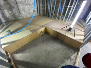 東京都新宿区のビルにて、改修工事に伴う置床工事を行いました。（フリーフロアCP）【秀和建工】