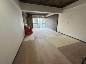 東京都豊島区のマンションにて、内装工事に伴う置床工事を行いました。（万協フロアー乾式二重床）【秀和建工】