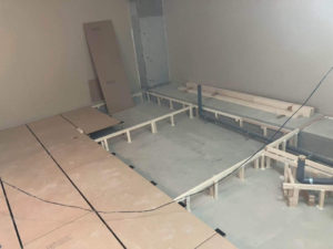 横浜市神奈川区の店舗にて、置床工事を行いました。（フクビプラ木レン）【秀和建工】