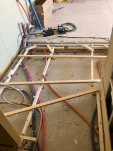 東京都渋谷区のマンションにて、改修工事に伴う１day置床工事を行いました。（乾式二重床）【秀和建工】