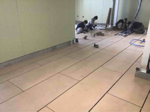 埼玉県さいたま市のクリニックにて、新装工事に伴う置床工事を行いました。（乾式二重床）【秀和建工】