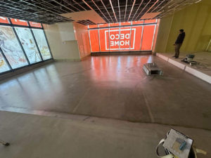 埼玉県吉川市の店舗にて、夜間の置床工事を行いました。(乾式二重床)【秀和建工】