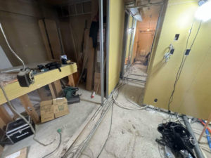 東京都品川区の店舗にて、置床工事を行いました。（乾式二重床）【秀和建工】