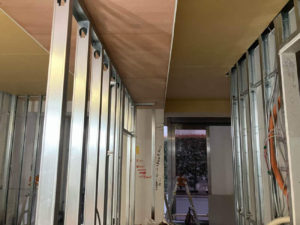 東京都港区のクリニックにて、天井・壁・床一括請負工事を行いました。（乾式二重床、LGS、PB）【秀和建工】