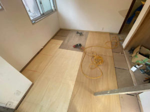 東京都大田区のマンションにて、改修工事に伴う置床工事を行いました。（乾式二重床）【秀和建工】