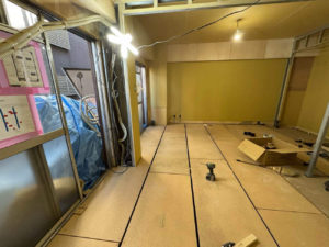 東京都品川区の店舗にて、置床工事を行いました。（乾式二重床）【秀和建工】