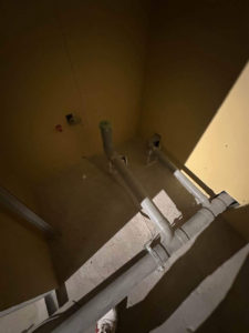 千葉市中央区のサウナ施設にて、新設工事に伴う１day置床工事を行いました。（乾式二重床）【秀和建工】