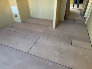 東京都渋谷区のマンションにて、改修工事に伴う１day置床工事を行いました。（乾式二重床）【秀和建工】