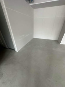 東京都渋谷区の店舗にて、新装工事に伴う置床工事を行いました。（乾式二重床）【秀和建工】