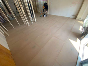 東京都北区のマンションにて、1day置床工事を行いました。（乾式二重床）【秀和建工】