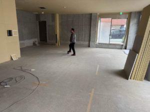 東京都西東京市のクリニックにて、新装工事に伴う置床工事を行いました。(乾式二重床)【秀和建工】