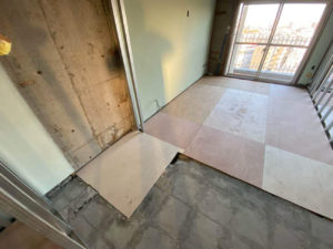 東京都世田谷区のマンションにて、置床工事を行いました。（乾式二重床）【秀和建工】