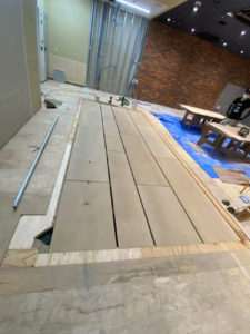 東京都大田区の店舗にて、夜間対応の置床工事を行いました。（乾式二重床）【秀和建工】