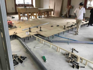 千葉県千葉市の薬局にて、新装工事に伴い置床工事を行いました。（乾式二重床）【秀和建工】