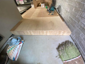 東京都大田区の戸建て住宅にて、新装工事に伴う置床工事を行いました。（パーチクルボード）【秀和建工】