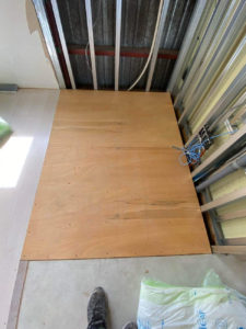 横浜市戸塚区のオフィスにて、改修工事に伴う置床工事を行いました。（乾式二重床）【秀和建工】