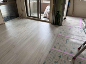 東京都杉並区のマンションにて、改修工事に伴う置床工事を行いました。（乾式二重床）【秀和建工】