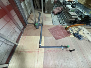 東京都中央区の店舗にて、新装工事に伴う置床工事を行いました。（乾式二重床）【秀和建工】