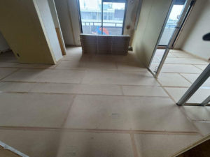 横浜市鶴見区のマンションにて、置床工事を行いました。（乾式二重床）【秀和建工】
