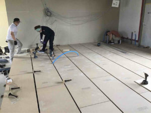 千葉県千葉市の薬局にて、新装工事に伴い置床工事を行いました。（乾式二重床）【秀和建工】