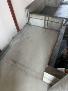 横浜市戸塚区の店舗にて、置床工事を行いました。（乾式二重床）【秀和建工】