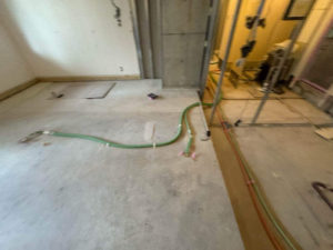 東京都港区のマンションにて、改修工事に伴う1day置床工事を行いました。（乾式二重床）【秀和建工】