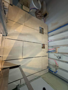 東京都港区のマンションにて、改修工事に伴う1day置床工事を行いました。（乾式二重床）【秀和建工】