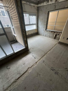 東京都豊島区のクリニックにて、新装工事に伴う置床工事を行いました。(乾式二重床)【秀和建工】