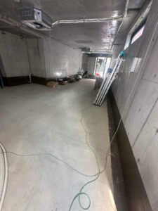 東京都新宿区の店舗にて、置床工事を行いました。（乾式二重床）【秀和建工】