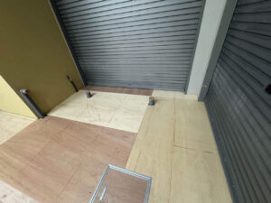 東京都江東区のクリニックにて、夜間置床工事を行いました。（乾式二重床）【秀和建工】