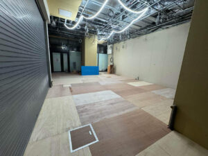 東京都江東区のクリニックにて、夜間置床工事を行いました。（乾式二重床）【秀和建工】