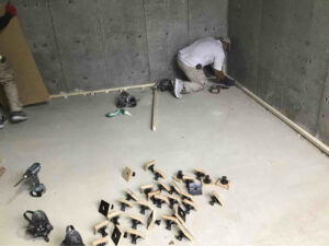 東京都大田区の戸建て住宅にて、地下で置床工事を行いました。（フリーフロアＥＰ）【秀和建工】