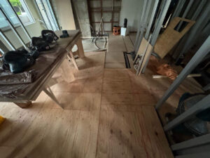 東京都目黒区のマンションにて、リノベーション工事に伴う置床工事を行いました。（乾式二重床、パーケットフロア）【秀和建工】