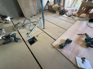 東京都渋谷区のマンションにて、置床工事を行いました。（乾式二重床）【秀和建工】