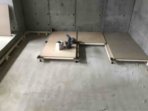 東京都大田区の戸建て住宅にて、地下で置床工事を行いました。（フリーフロアＥＰ）【秀和建工】