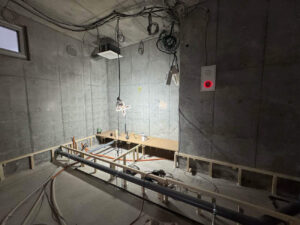 東京都墨田区の店舗にて、1day置床工事を行いました。（乾式二重床）【秀和建工】