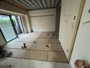 東京都北区のマンションにて、置床工事を行いました。(パーチクルボード プラ束)【秀和建工】