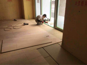 さいたま市浦和区の店舗にて、置床工事を行いました。（乾式二重床）【秀和建工】