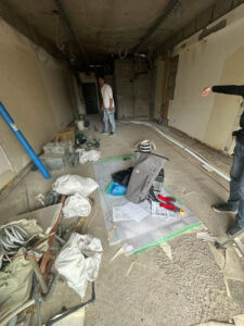 東京都渋谷区のマンションにて、1day置床工事を行いました。（万協YPE支持脚）【秀和建工】