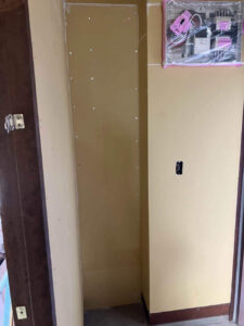 東京都日野市のマンションにて改修工事に伴う床・壁・天井・軽天・PB 一括請負工事を行いました。【秀和建工】