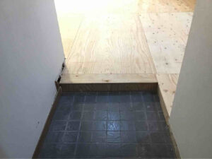 神奈川県鎌倉市のマンションにて、置床工事を行いました。（乾式二重床）【秀和建工】