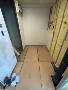 東京都新宿区にて、マンションの置床工事を行いました。（乾式二重床）【秀和建工】