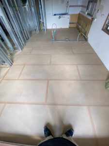 東京都渋谷区にて、店舗の置床工事を行いました。（乾式二重床）【秀和建工】