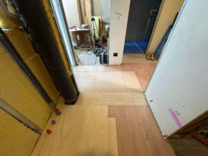 東京都新宿区にて、マンションの置床工事を行いました。（乾式二重床）【秀和建工】